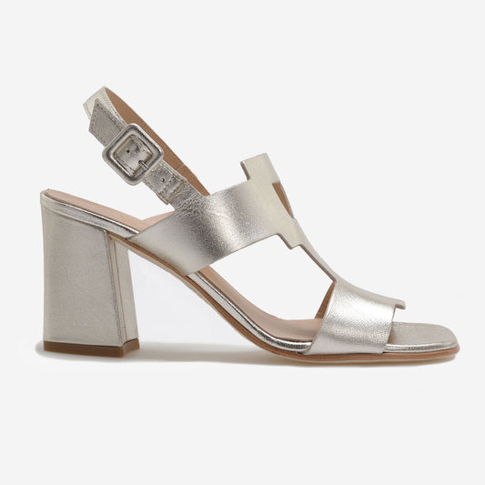 Sandálias em Pele Metalizada