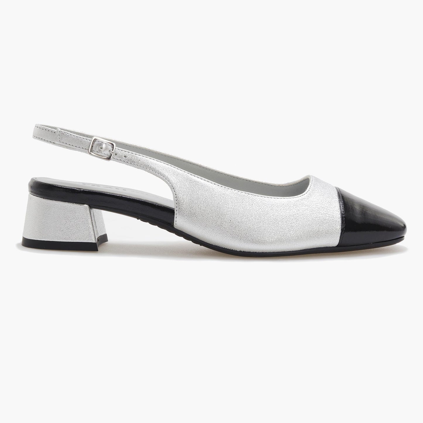 Sapatos Scarpin em pele metalizada
