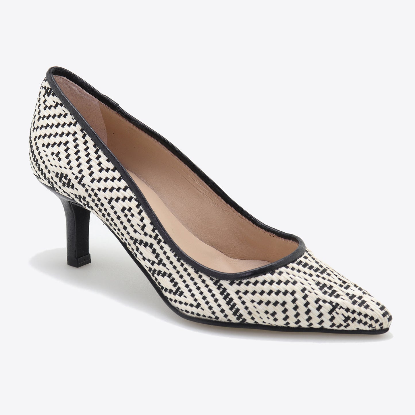 Scarpin em palhinha