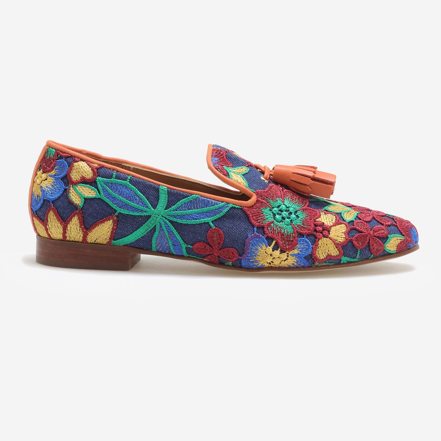 Mocassins em tecido bordado