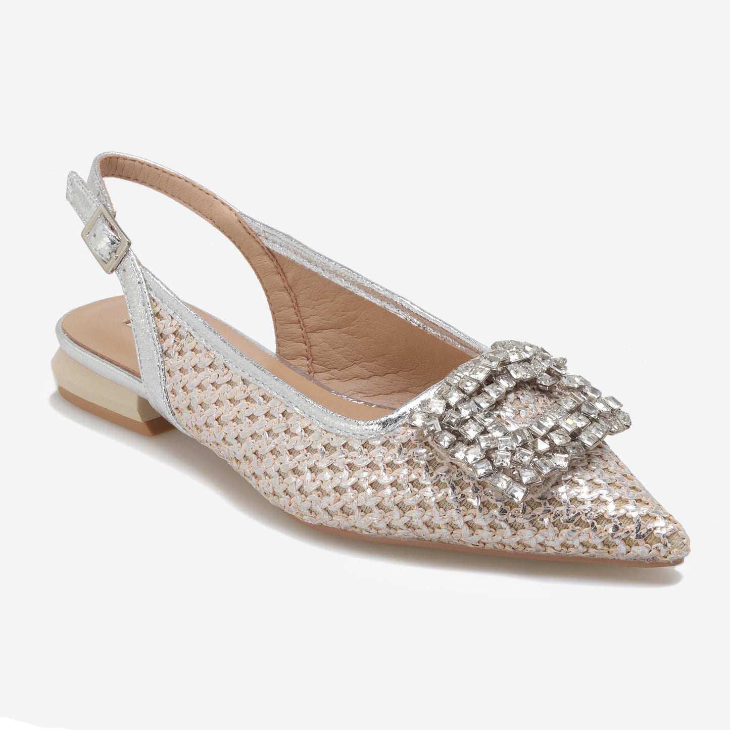 Sapatos Scarpin entrançados com aplique