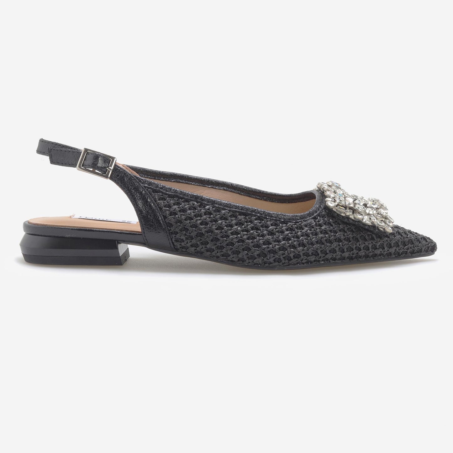 Sapatos Scarpin entrançados com aplique