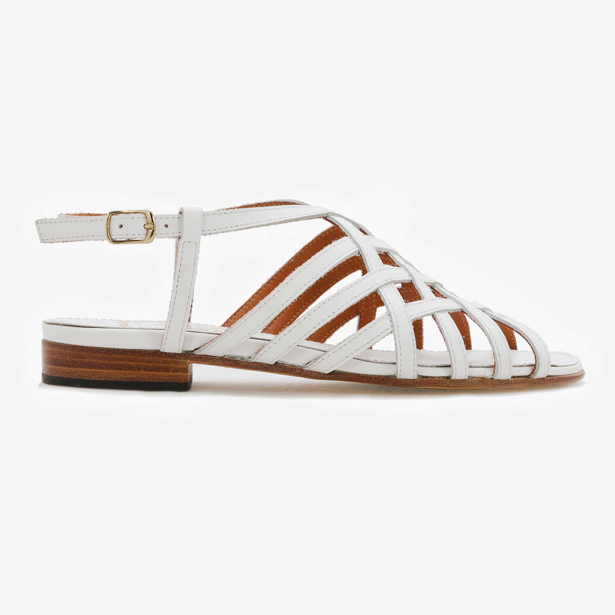 Women's leather sandal with crossed straps