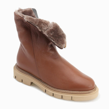 Women's leather ankle boots with fur inside