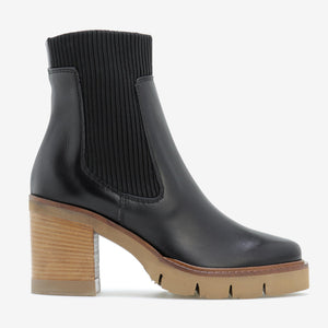 Ribbed elastic ankle boots