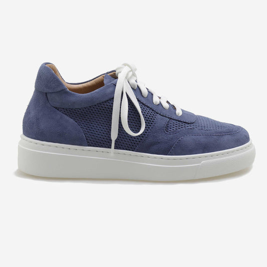 Women's suede sneakers with laces