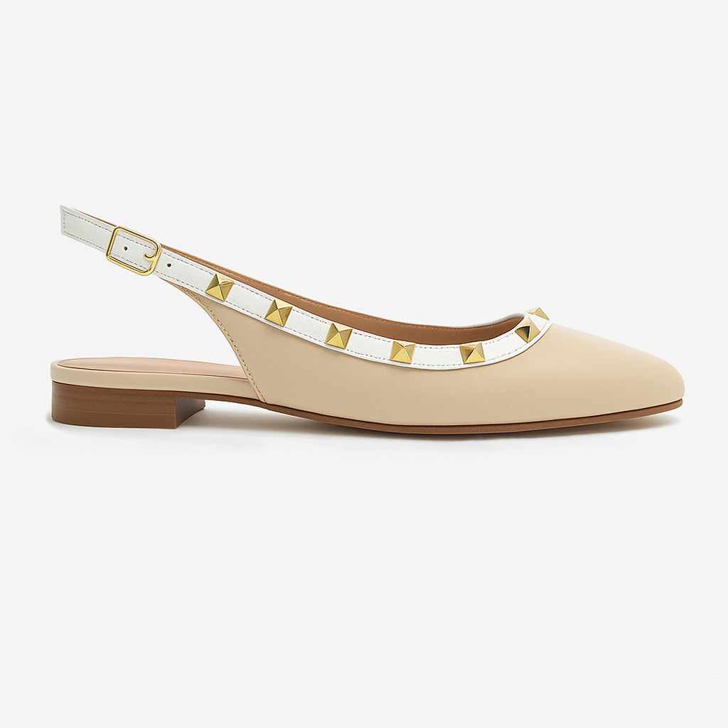 Sapatos Scarpin com tachas