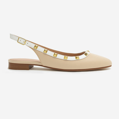 Sapatos Scarpin com tachas