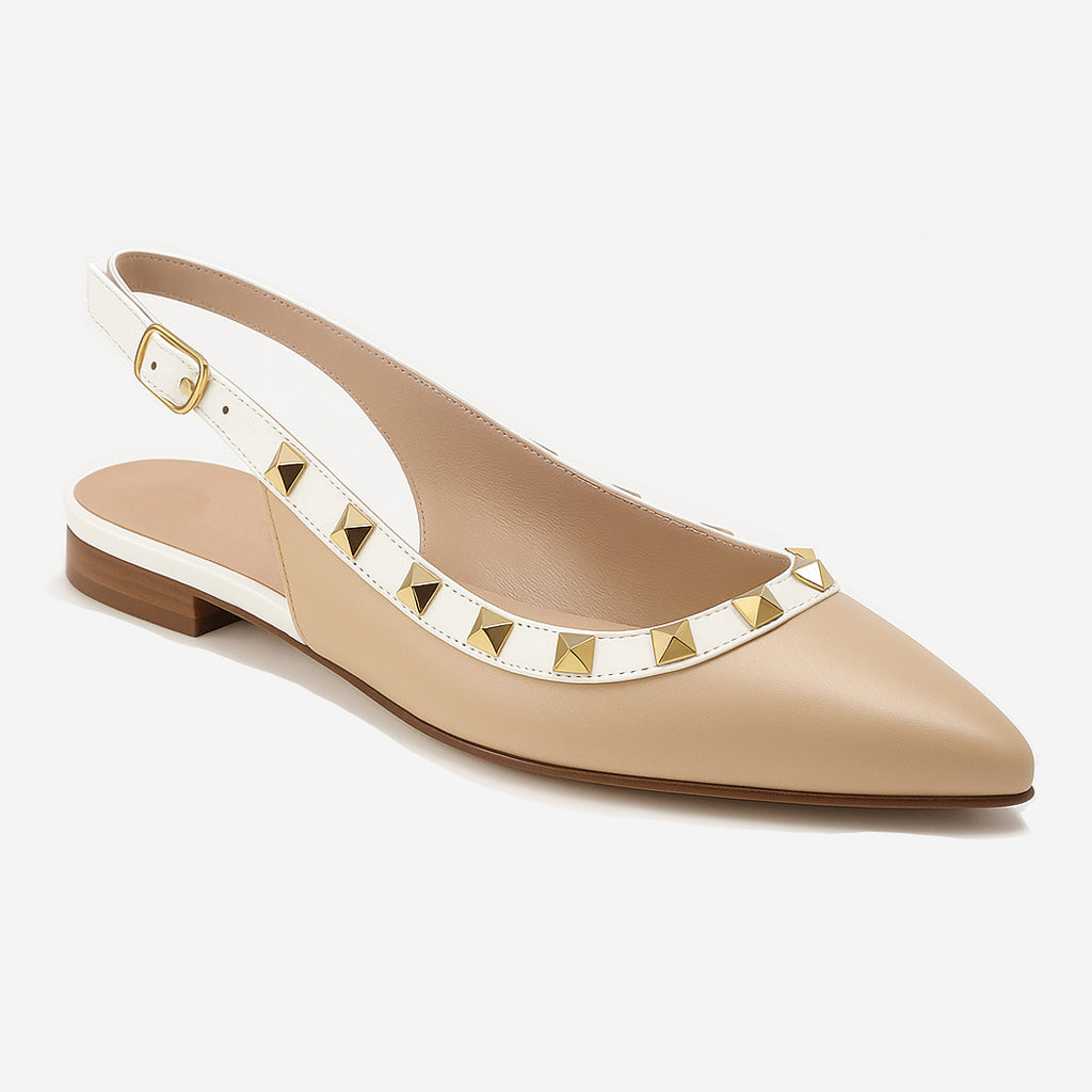 Sapatos Scarpin com tachas