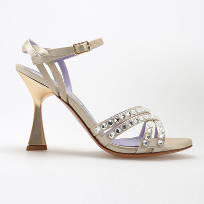 Ladies leather sandal with diamonds