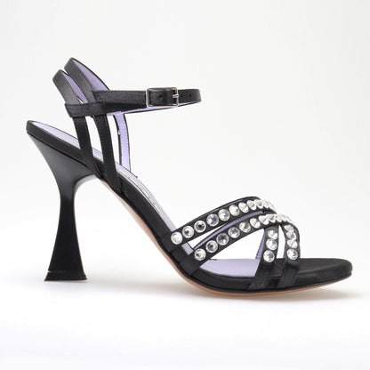 Ladies leather sandal with diamonds