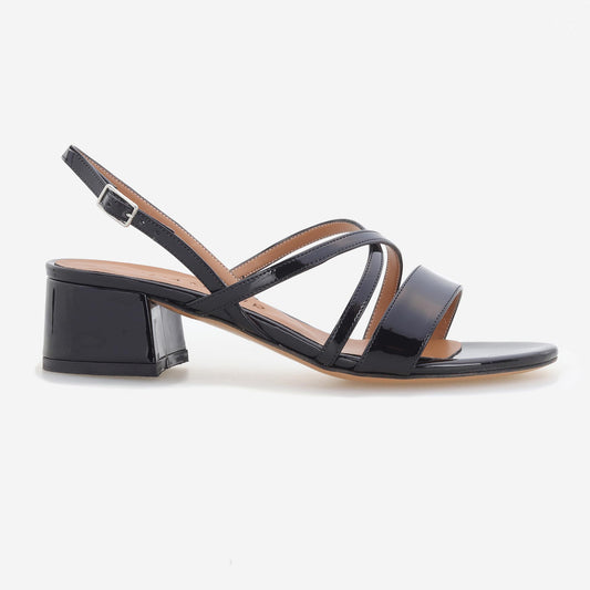 Sandálias em Verniz