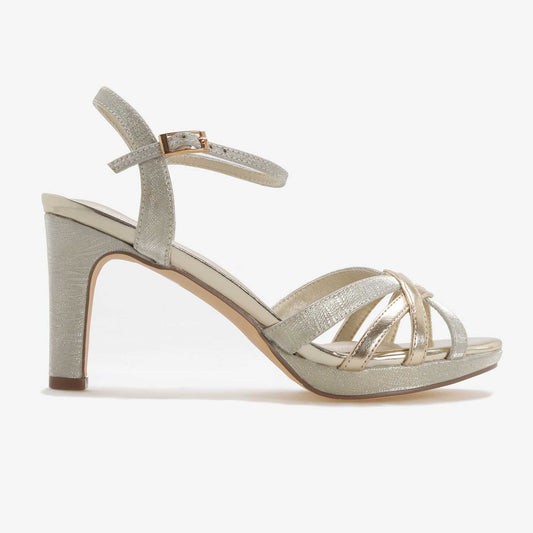 Women's toilette sandal with crossed straps