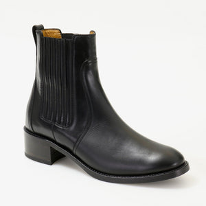 Ankle boot with side elastic