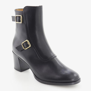 Ankle boot with buckles