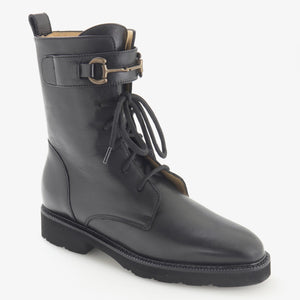 Ankle boot with laces