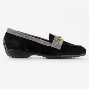 Suede moccasin with chain