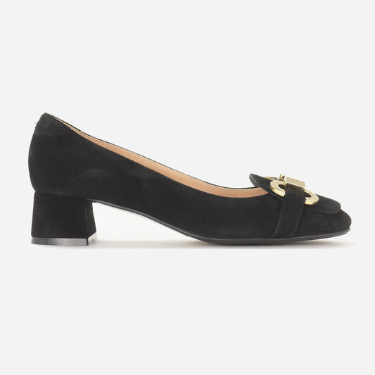 Suede pumps with bridle