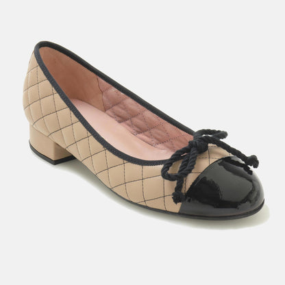 Leather ballerina with toe cap