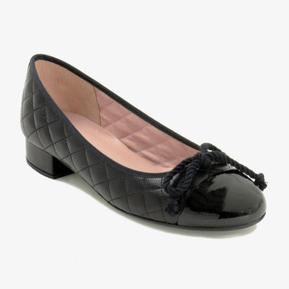 Leather ballerina with toe cap